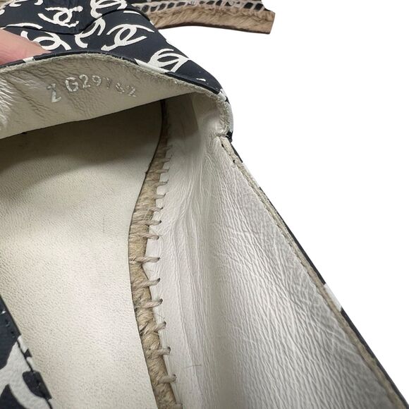 Chanel CC Logo Leather Espadrilles Navy White Monogram Flats Designer Size 40 - Picture 10 of 12